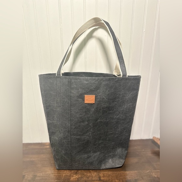 Out of the Woods sustainable tote bag. Washable paper tote. Leather lookalike - Picture 4 of 4
